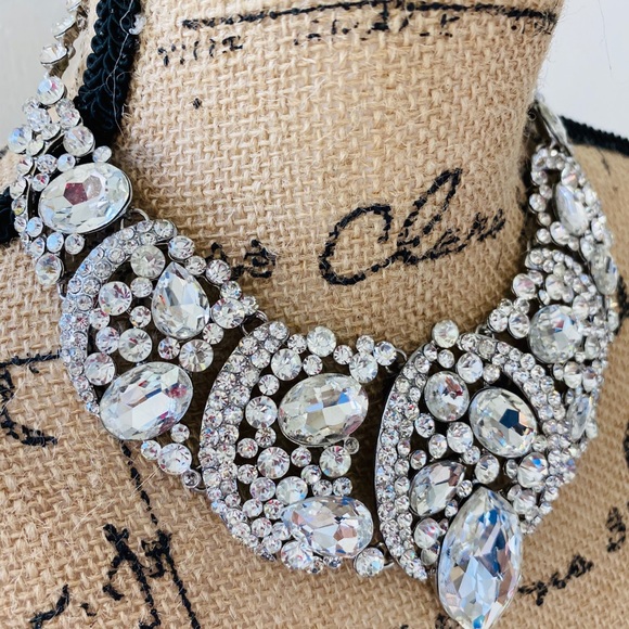 AMAZING Chunky Rhinestone Beautiful Necklace - Picture 7 of 8